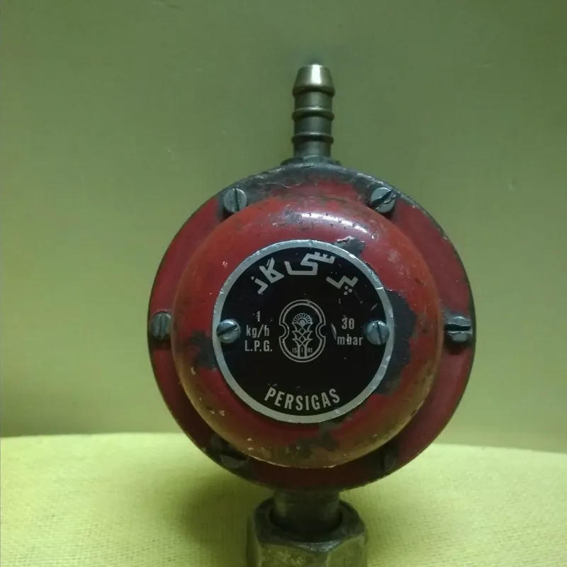 رگلاتور قدیمی با مارک استاندارد پهلوی