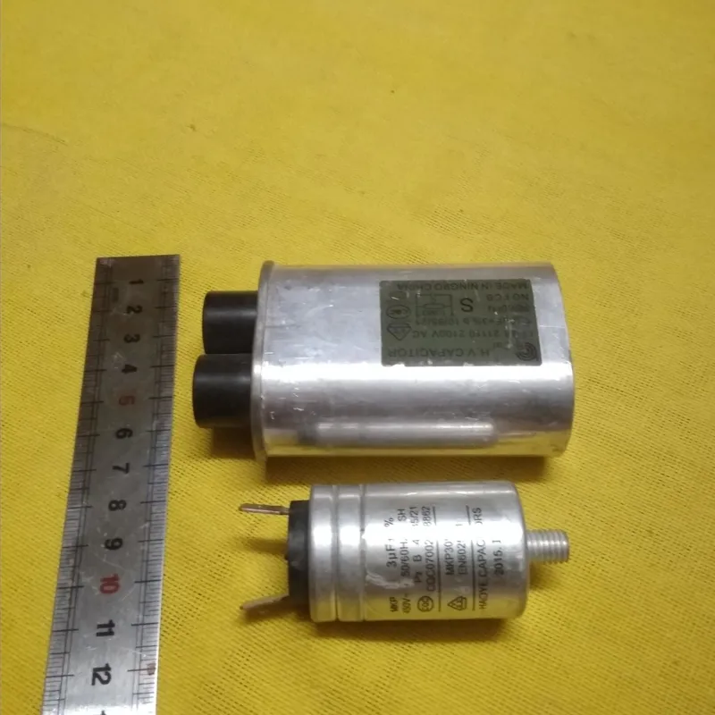 دو عدد خازن ولتاژ بالا