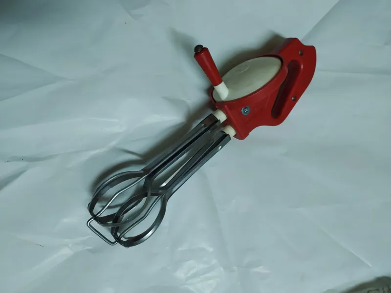 همزن دستی قدیمی خارجی