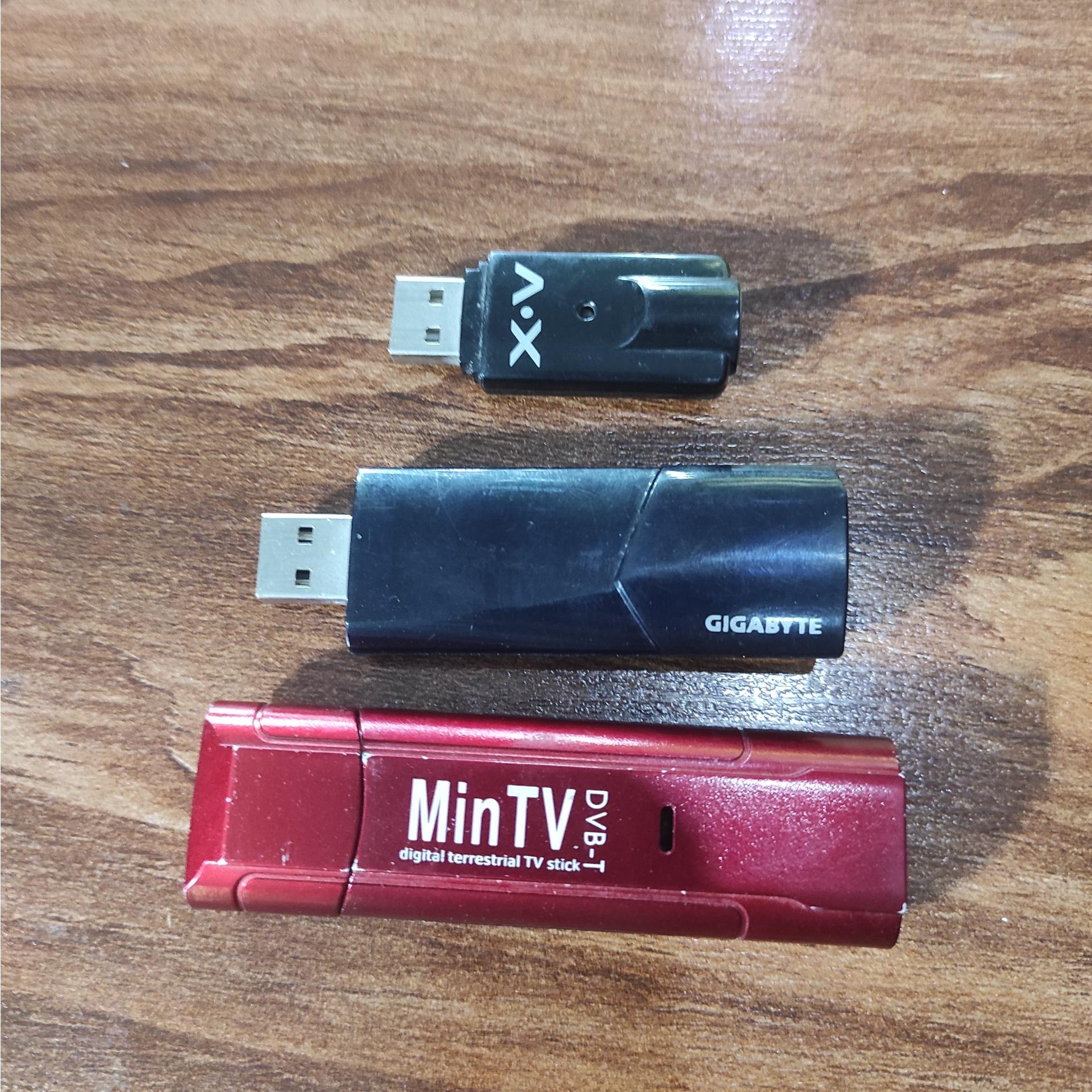 سه عدد گیرنده تلویزیون USB