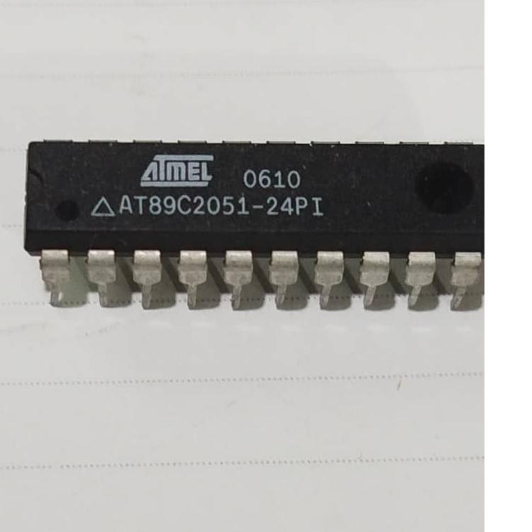 Ic. AT89C2051-240i
