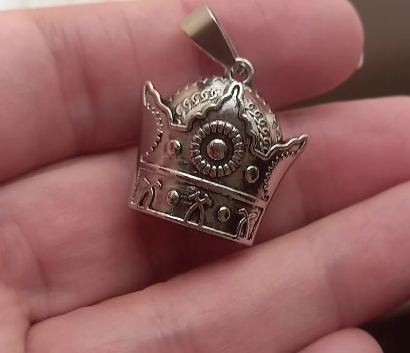 مدال وآویز تاج