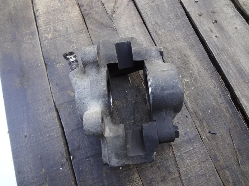 کالیپر ترمز روآ پیکان وانت مدل بالا اصلی سمت راست