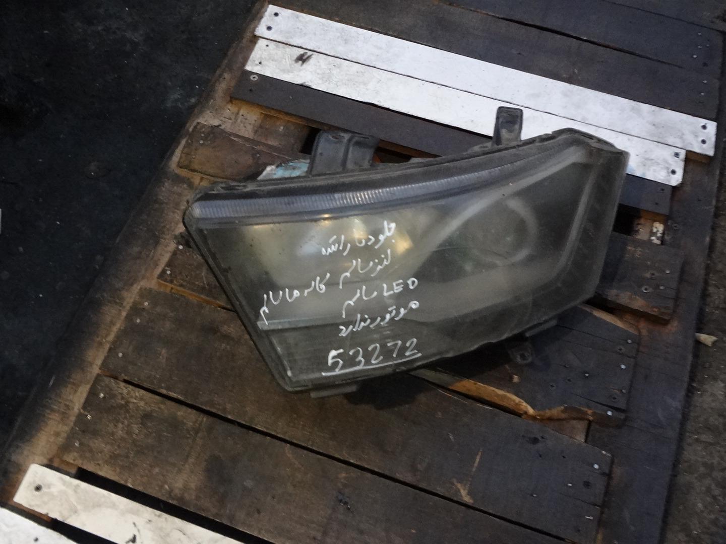 چراغ جلوی دنا مدرن شرکتی سمت راننده شکستگی دارد