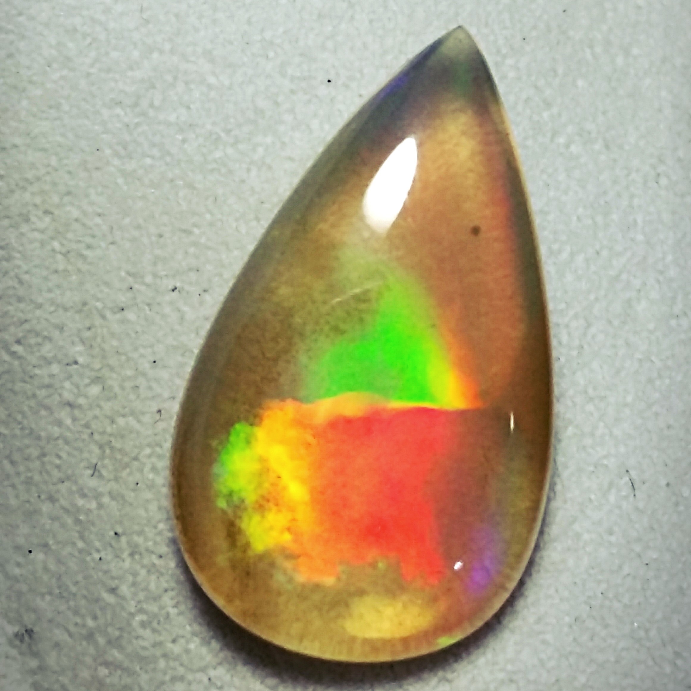 نگین اشکی اوپال آتشین استرالیایی باتلاطم رنگ زیبا