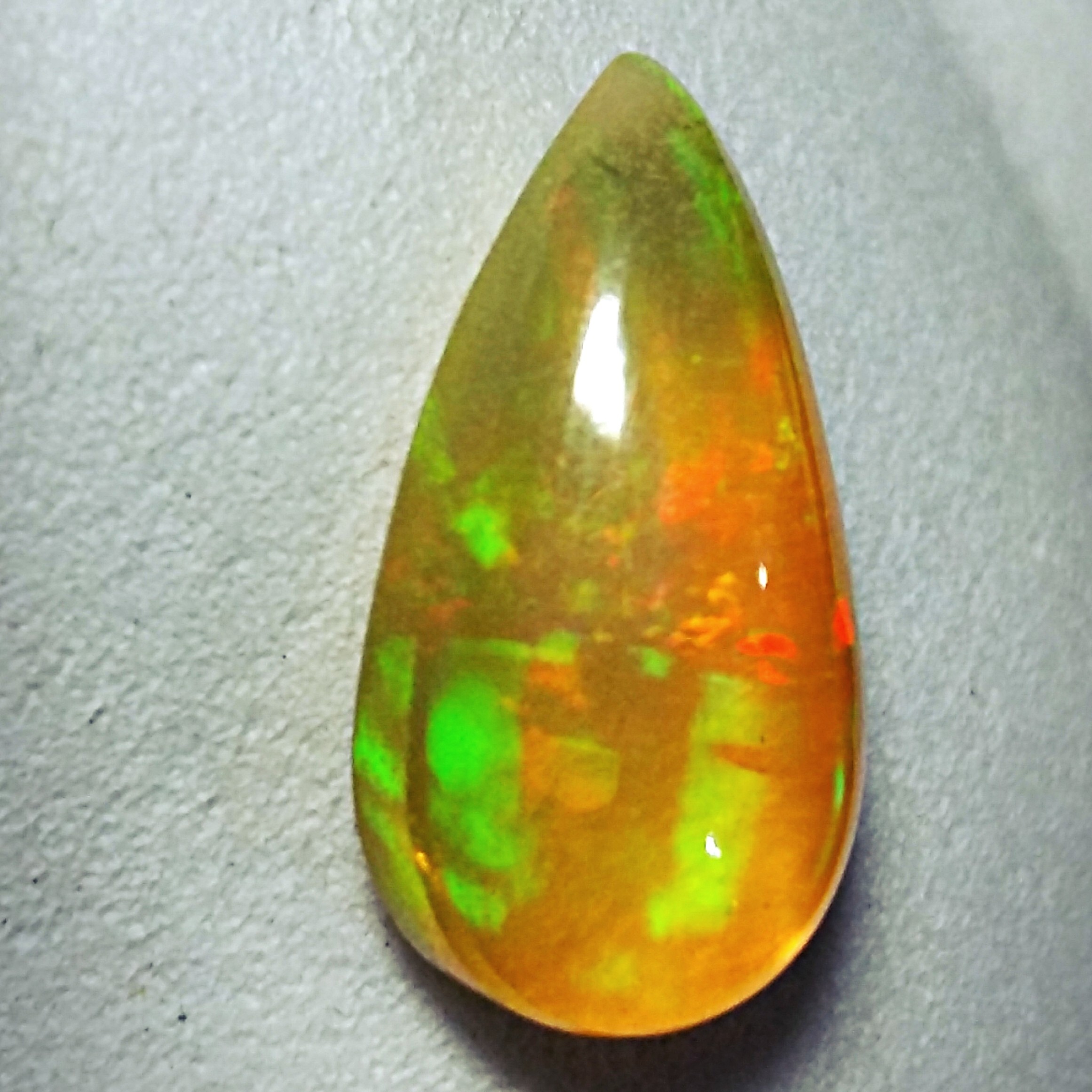 نگین اشکی اوپال آتشین استرالیایی باتلاطم رنگ زیبا