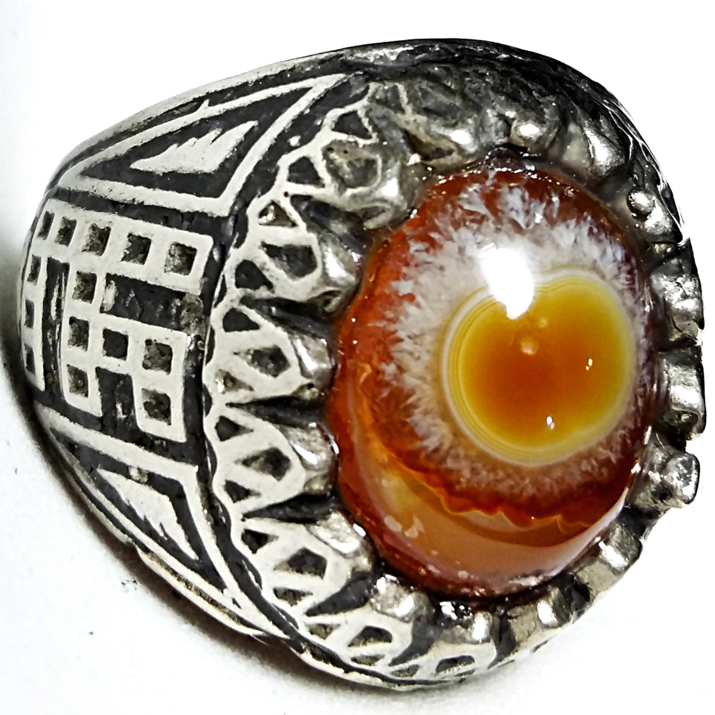 انگشتر شاهانه حجرالعین چشم مژه ای آماده بنام شدن