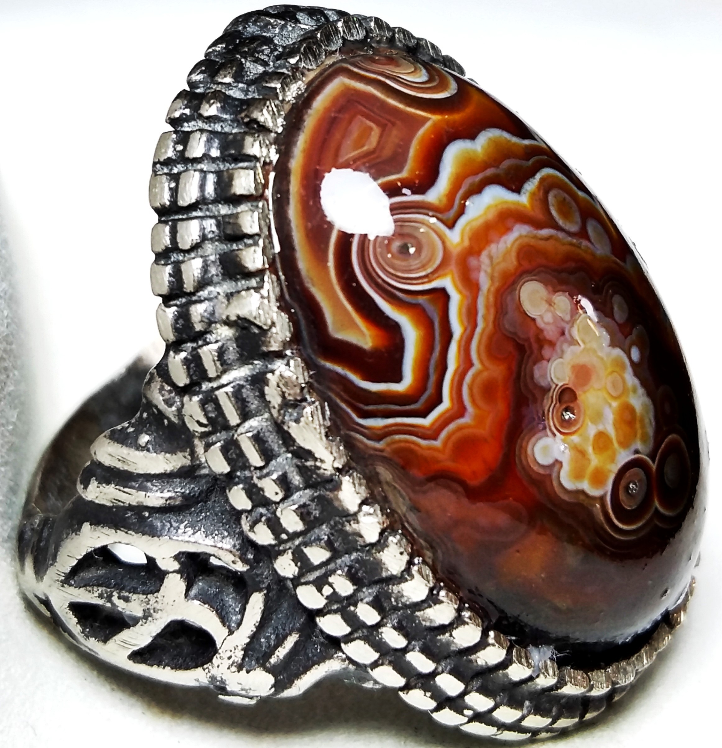 انگشتر ماورایی غول پیکر حجرالاسود مصور آداب دار