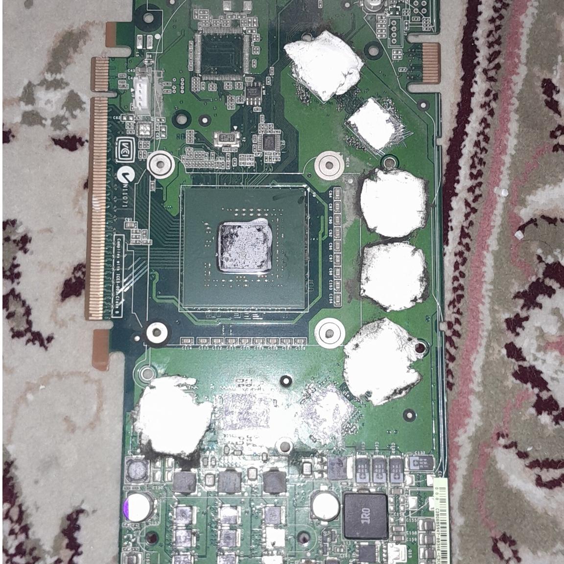 5 عدد کارت گرافیک و یک برد مانیتور