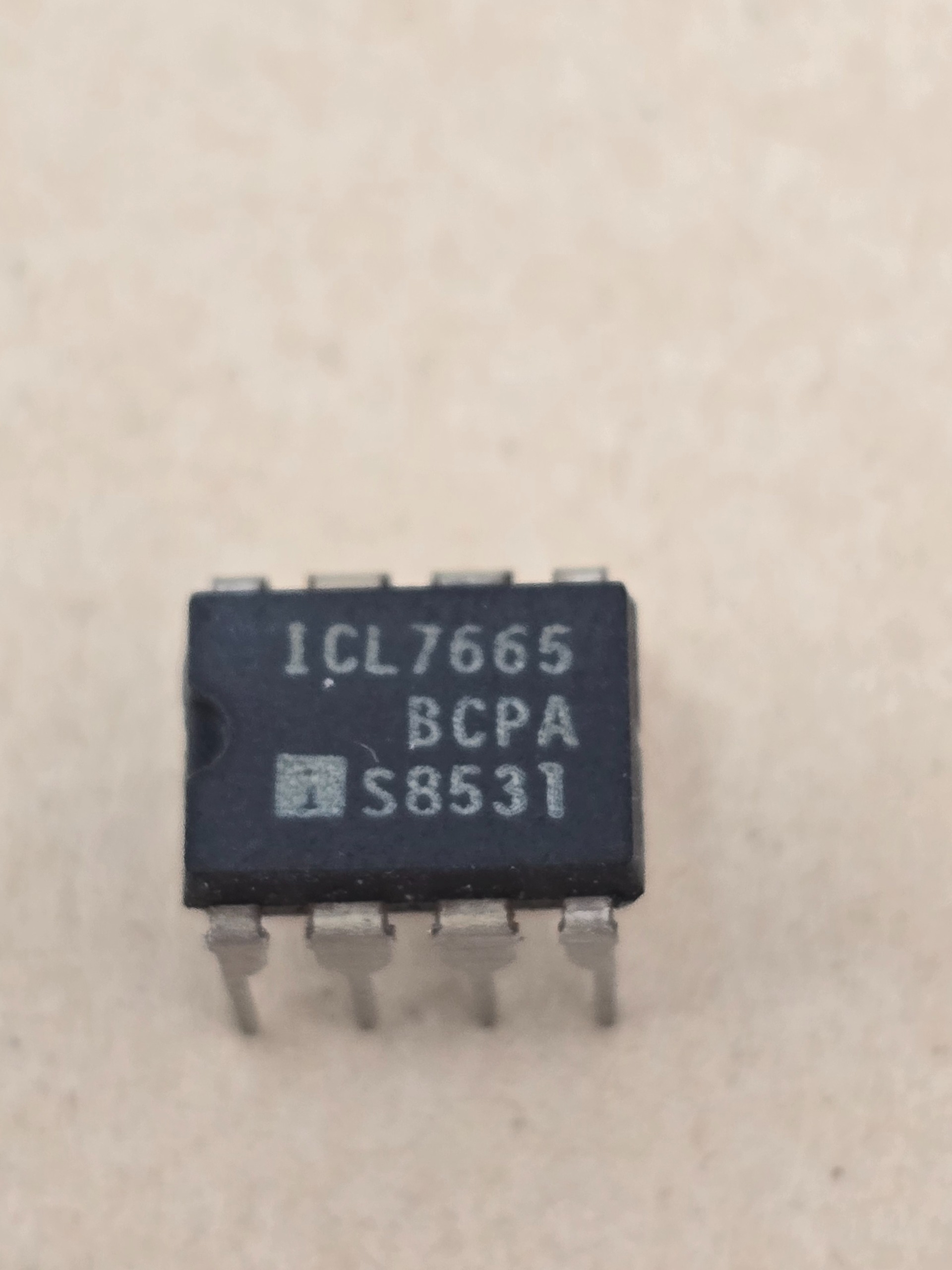 آی سی ICL7665BCPA DIP8