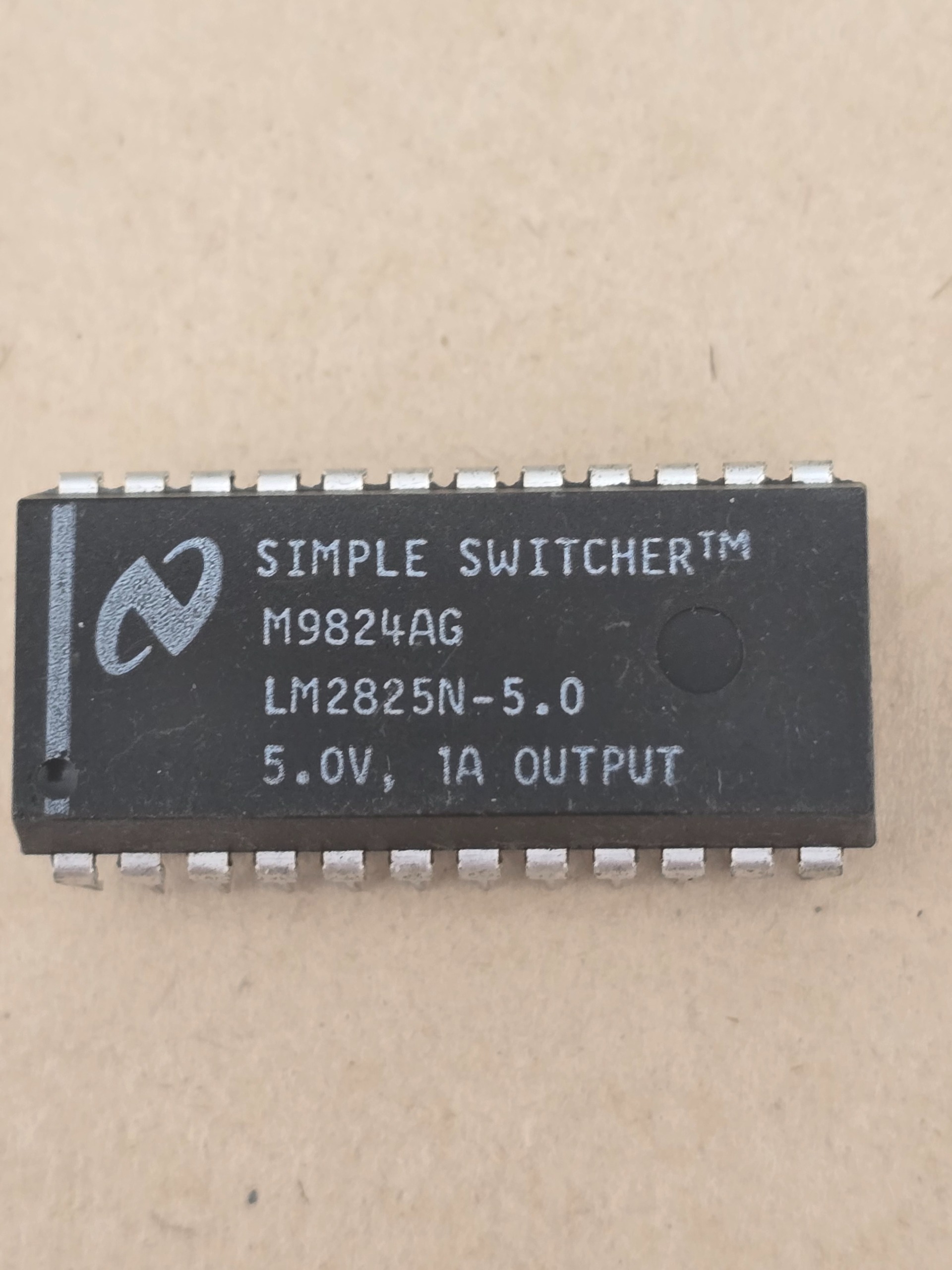 آی سی LM2825N-5.0 LM2825N MDIP24