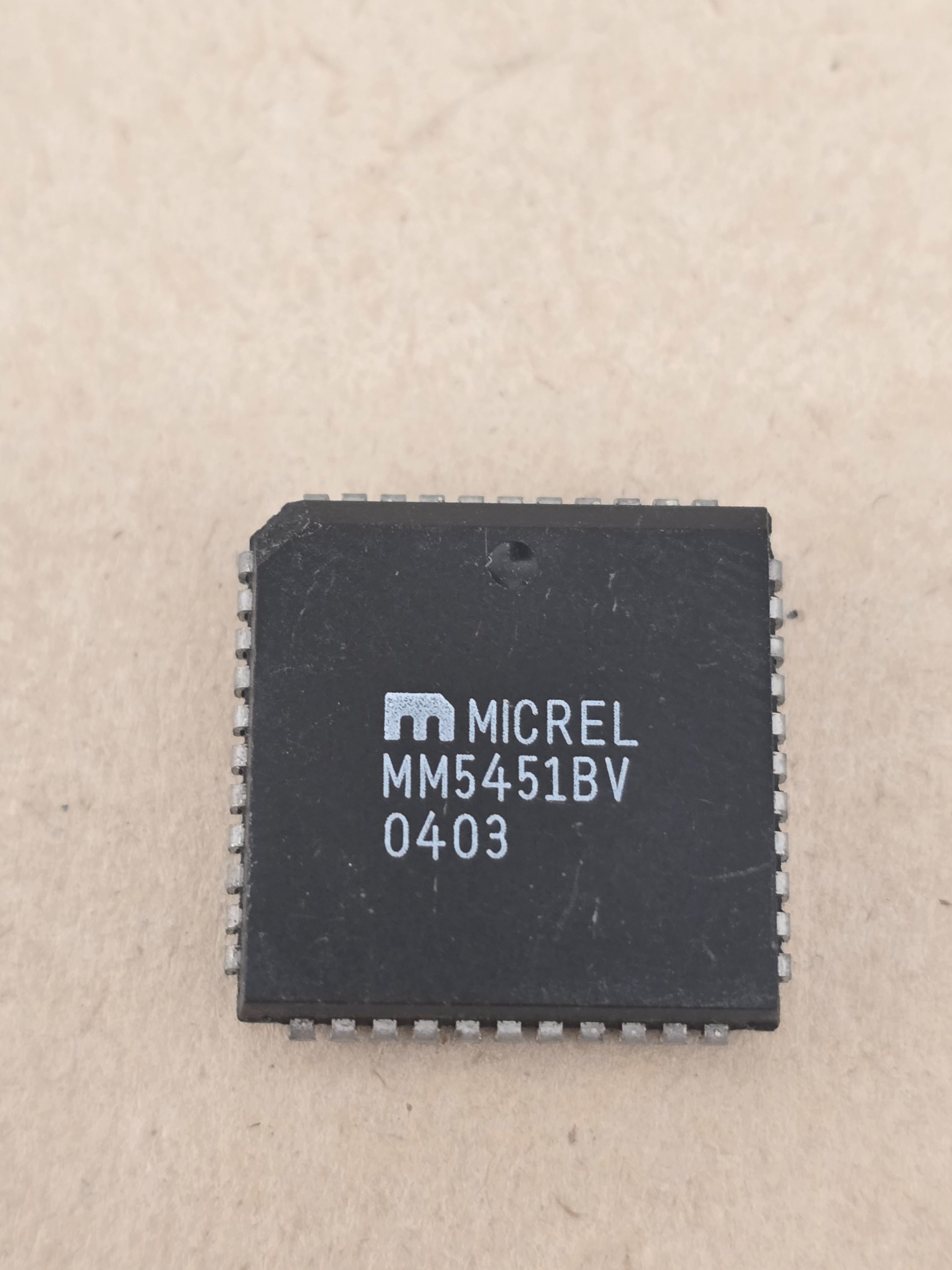 آی سی MM5451BV PLCC44