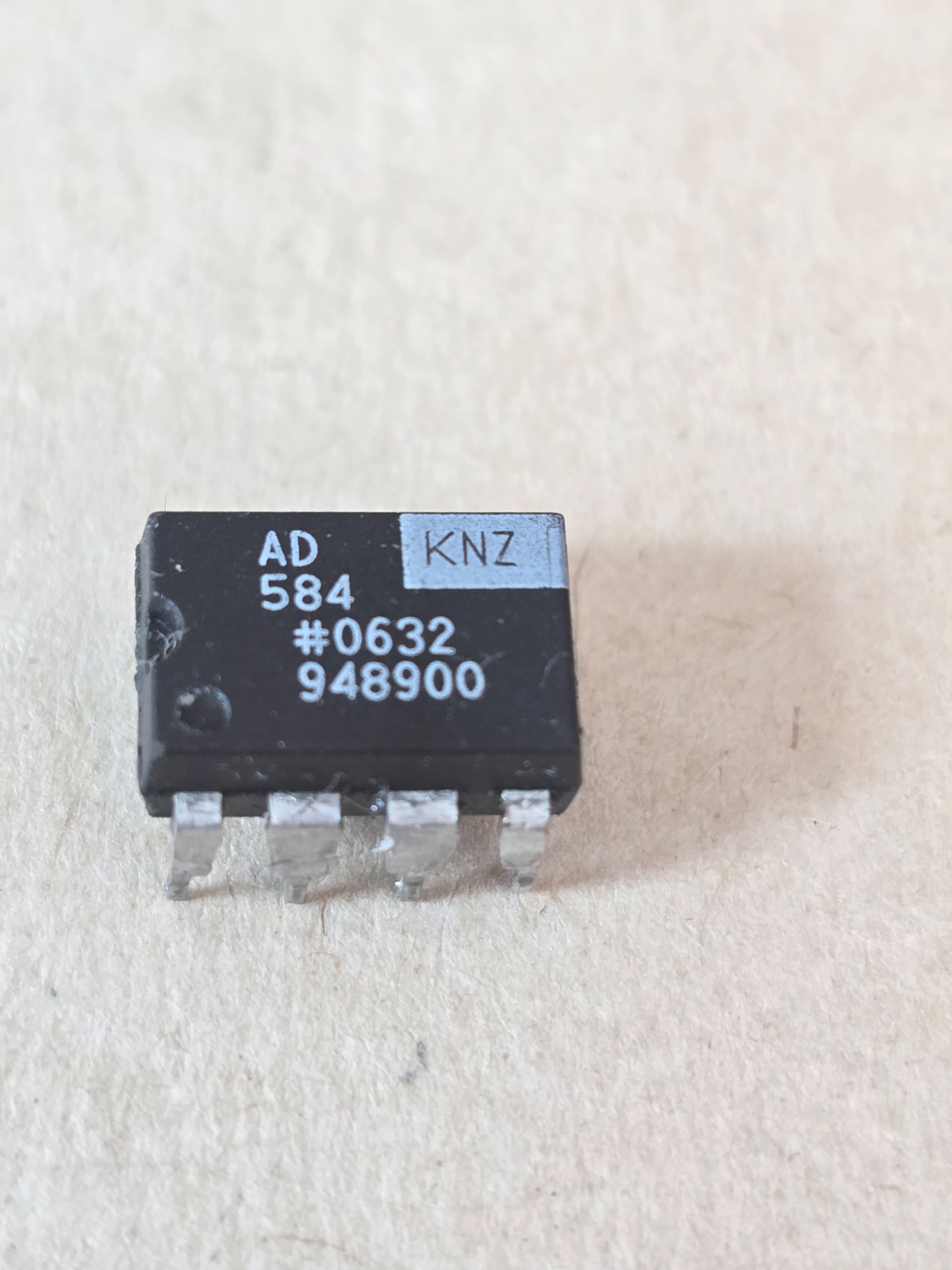 آی سی سالم AD584KNZ AD584