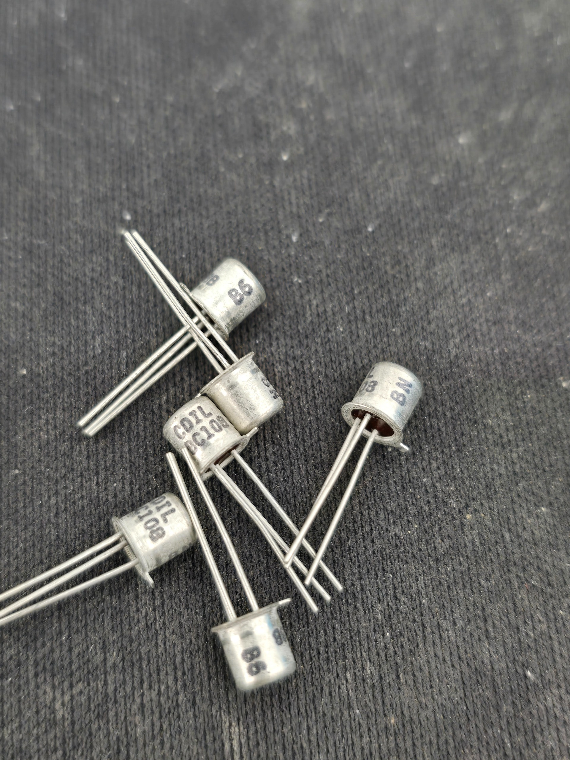 6 عدد ترانزیستور BC108 NPN 30V 100MA 300MW