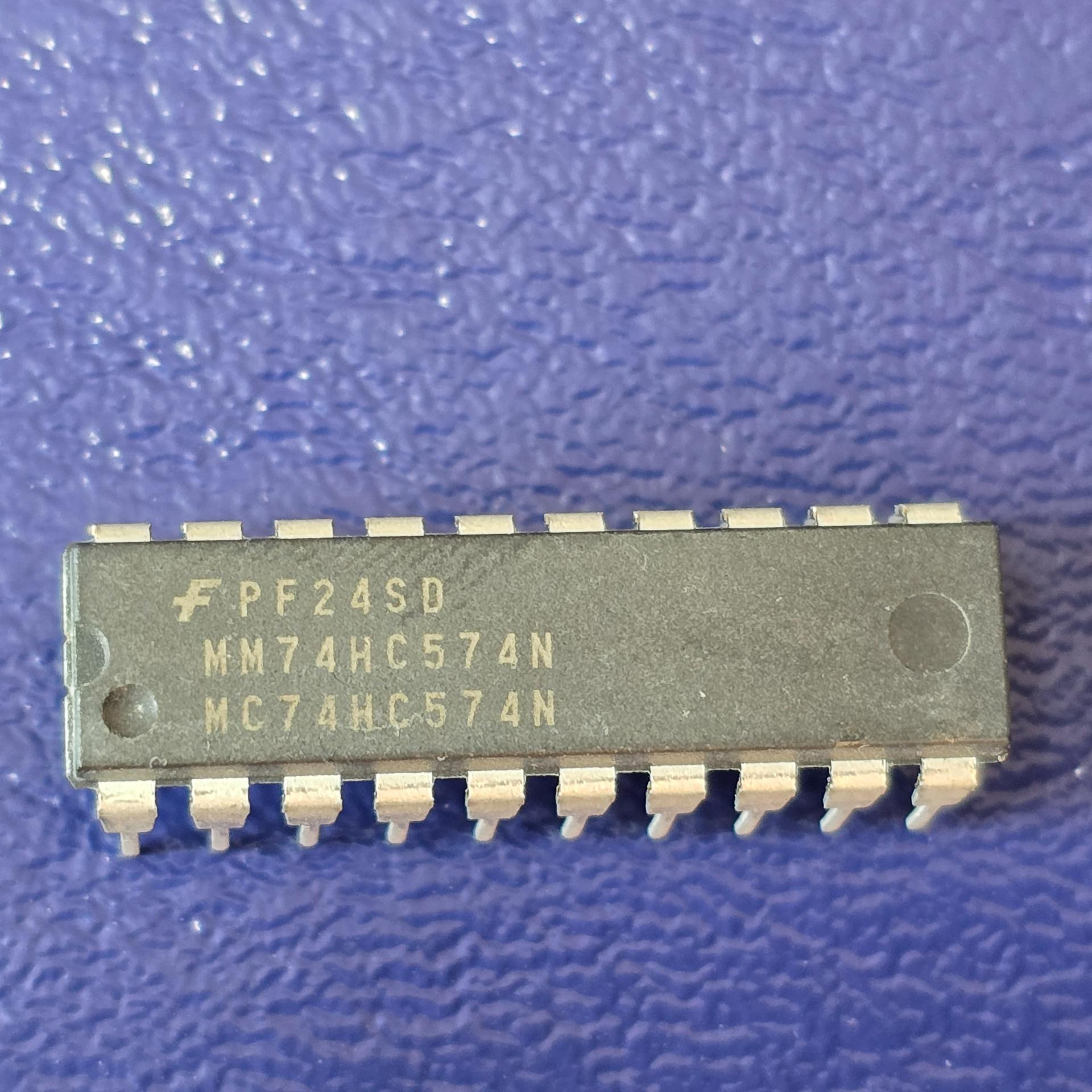 آی سی MM74HC574N 74HC574 74574 DIP20