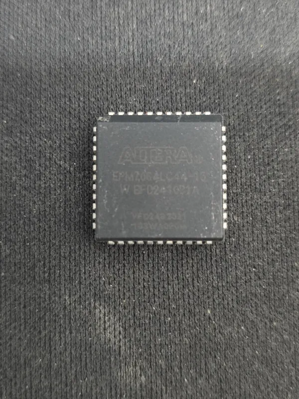 آی سی EPM7064LC44-15 EPM7064LC4 EPM7064 7064