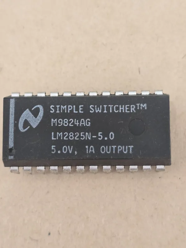 آی سی LM2825N-5.0 LM2825N MDIP24