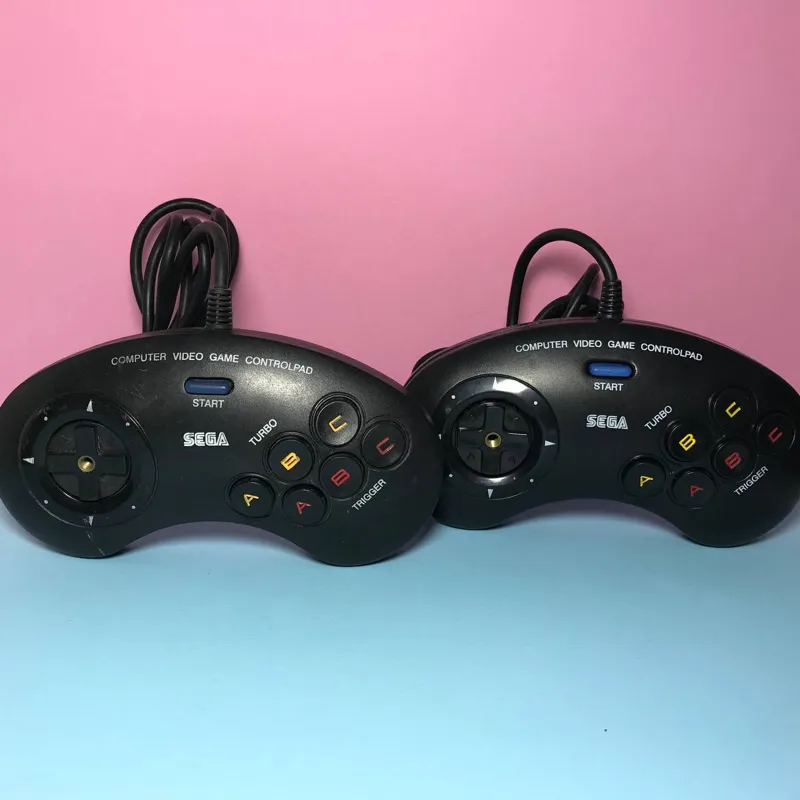 یک جفت دسته سگا ®SEGA