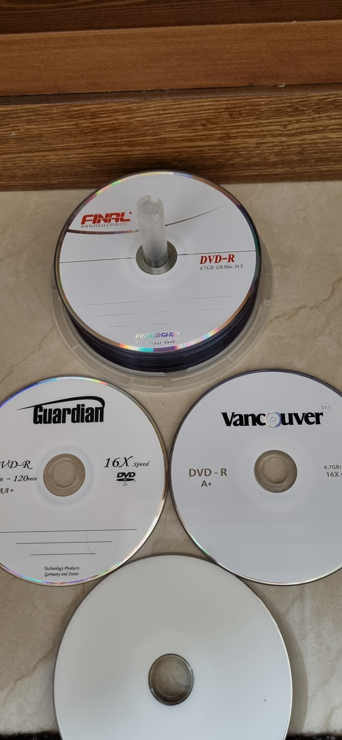 26 عدد DVD خام