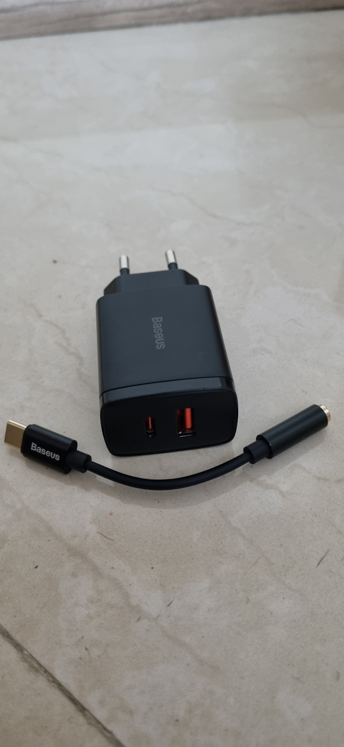 شارژر بیسوس برای اپل و سامسونگ با اشانتیون