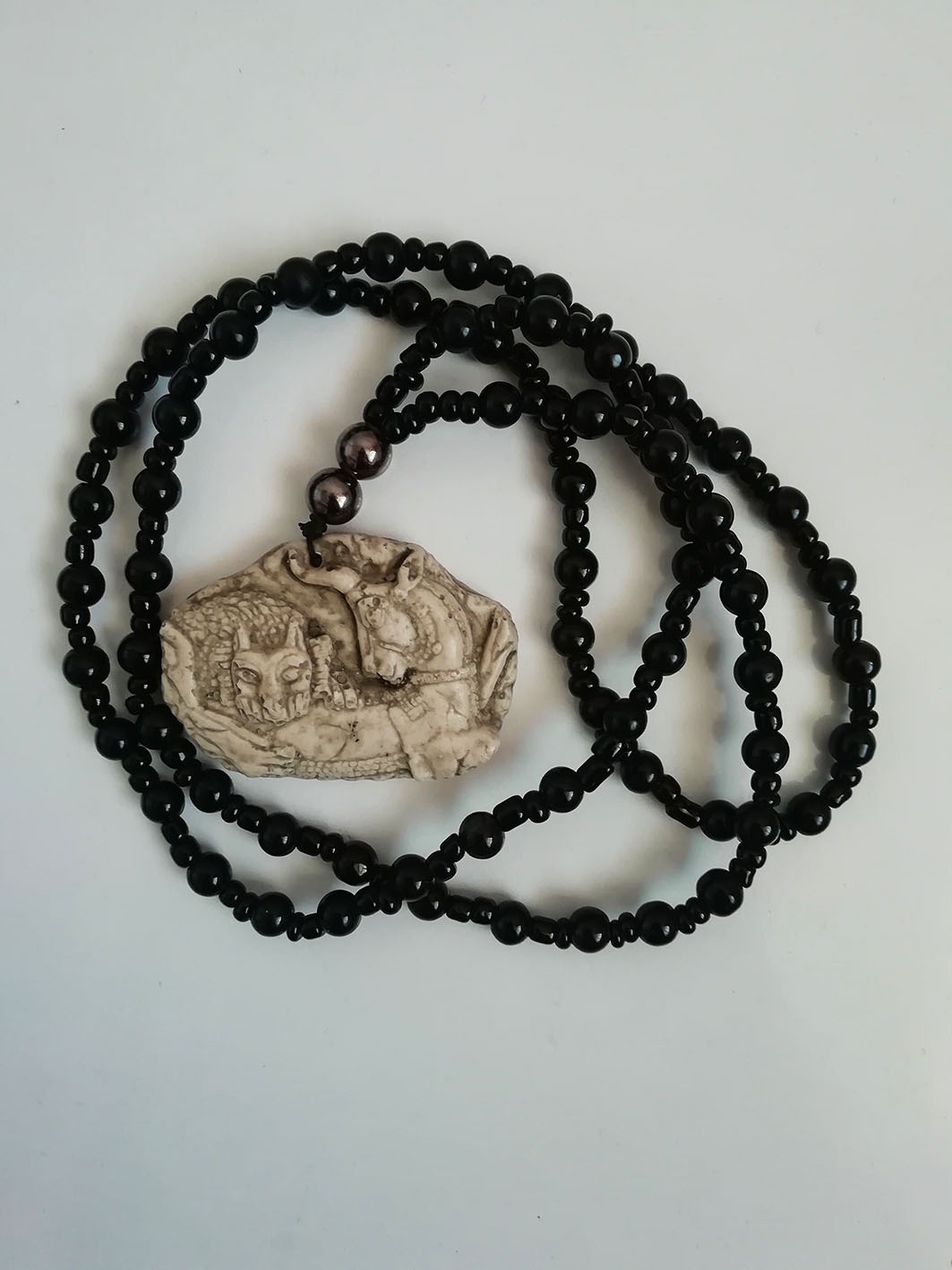 یادبود هخامنشی نبرد شیر و گاو