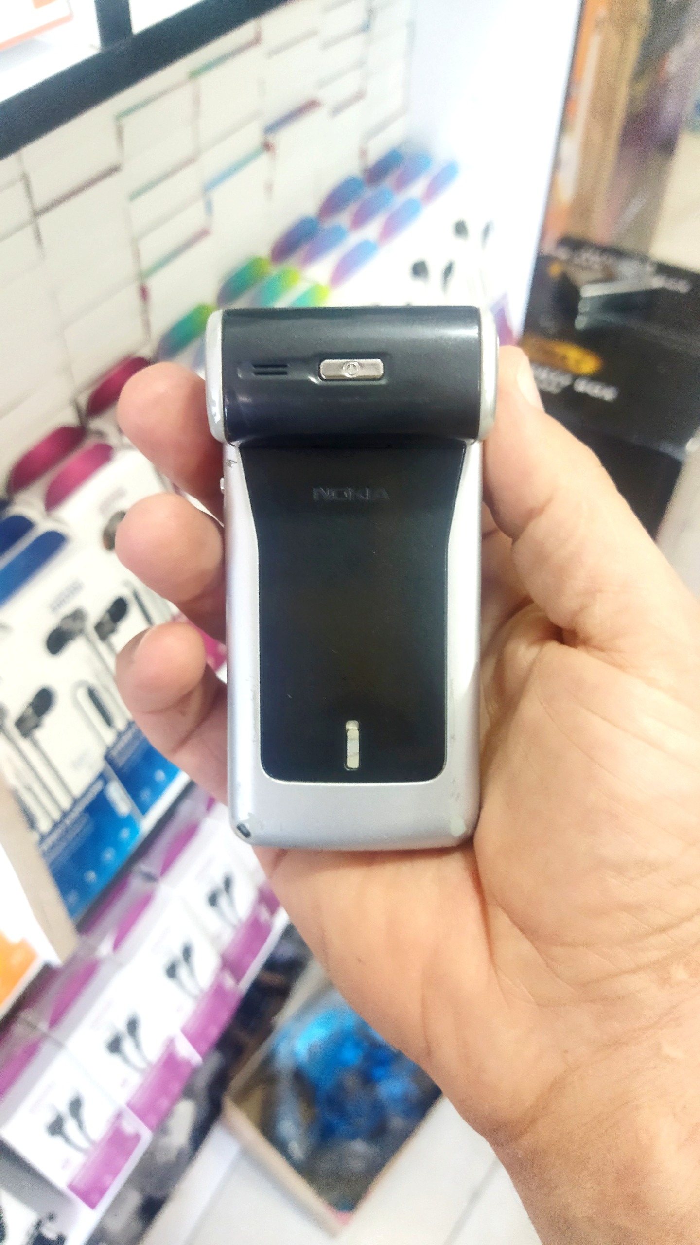 گوشی موبایل نوکیا N90