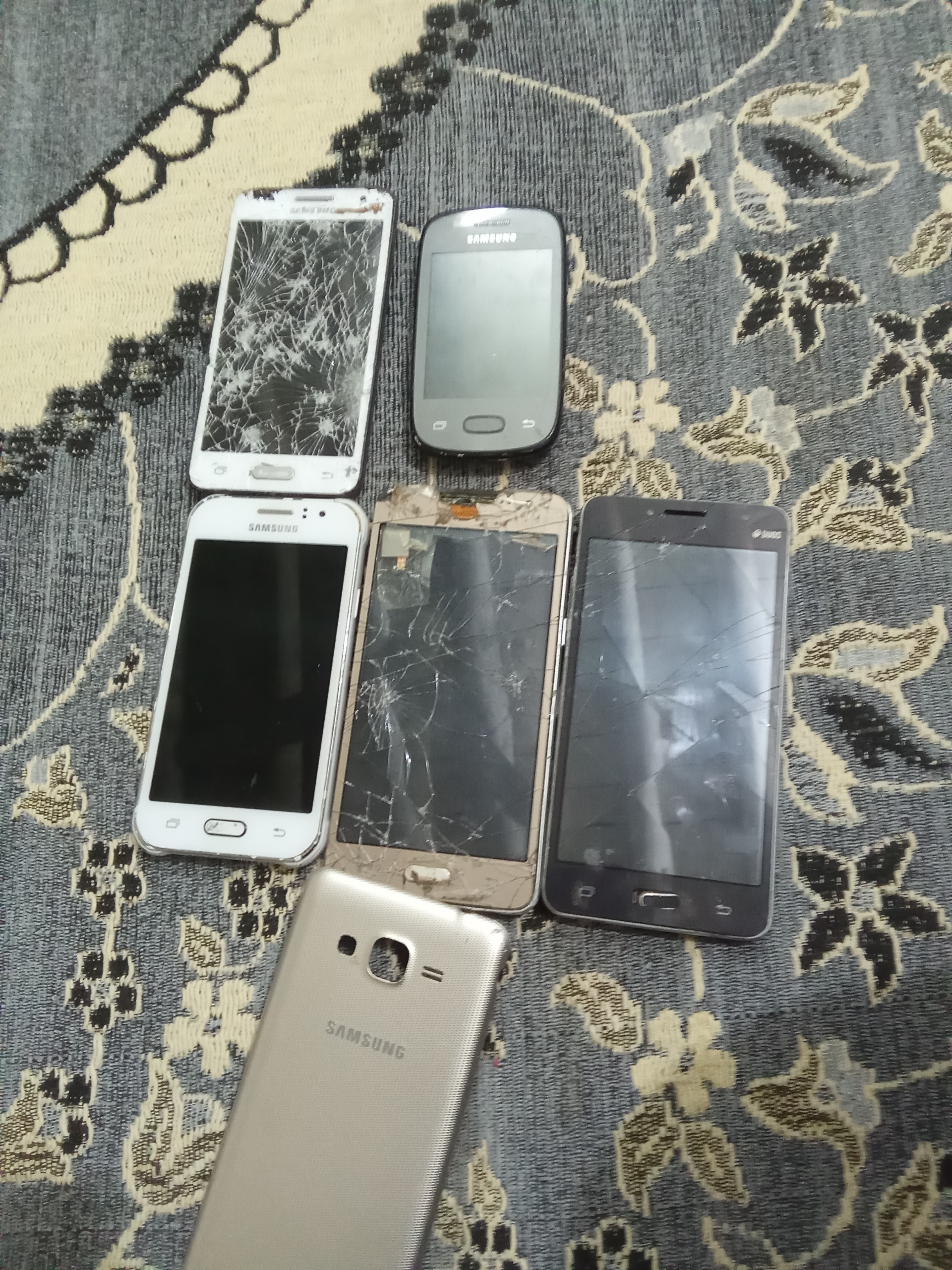 5عدد گوشی سامسونگ معیوب