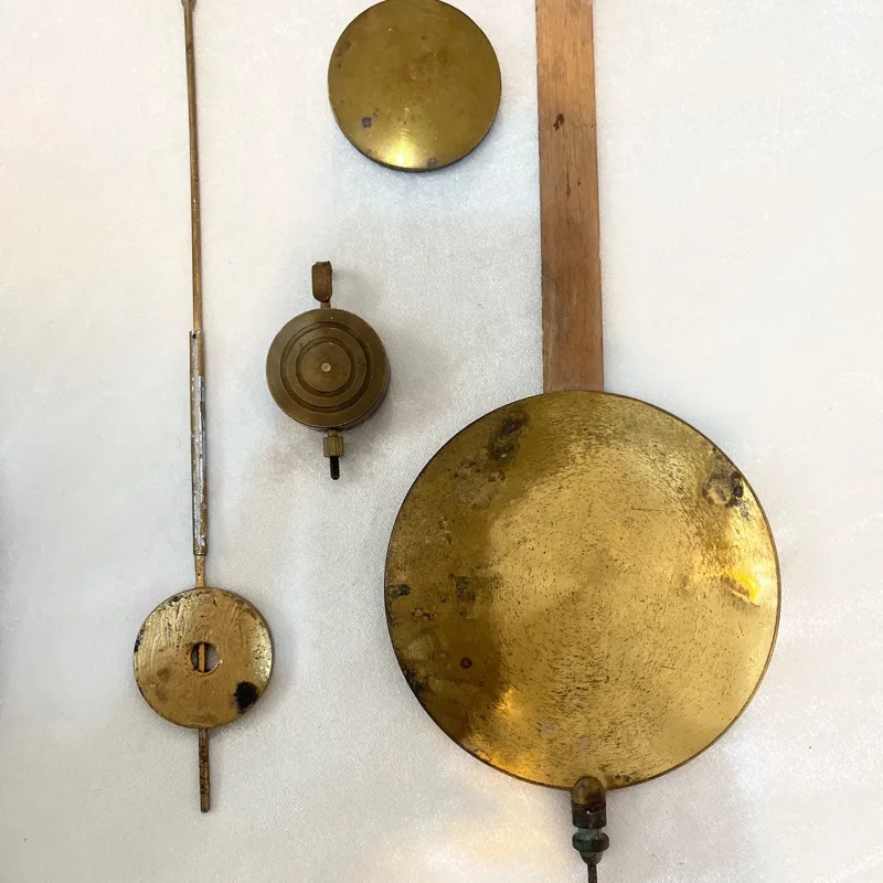 پاندول ساعت قدیمی