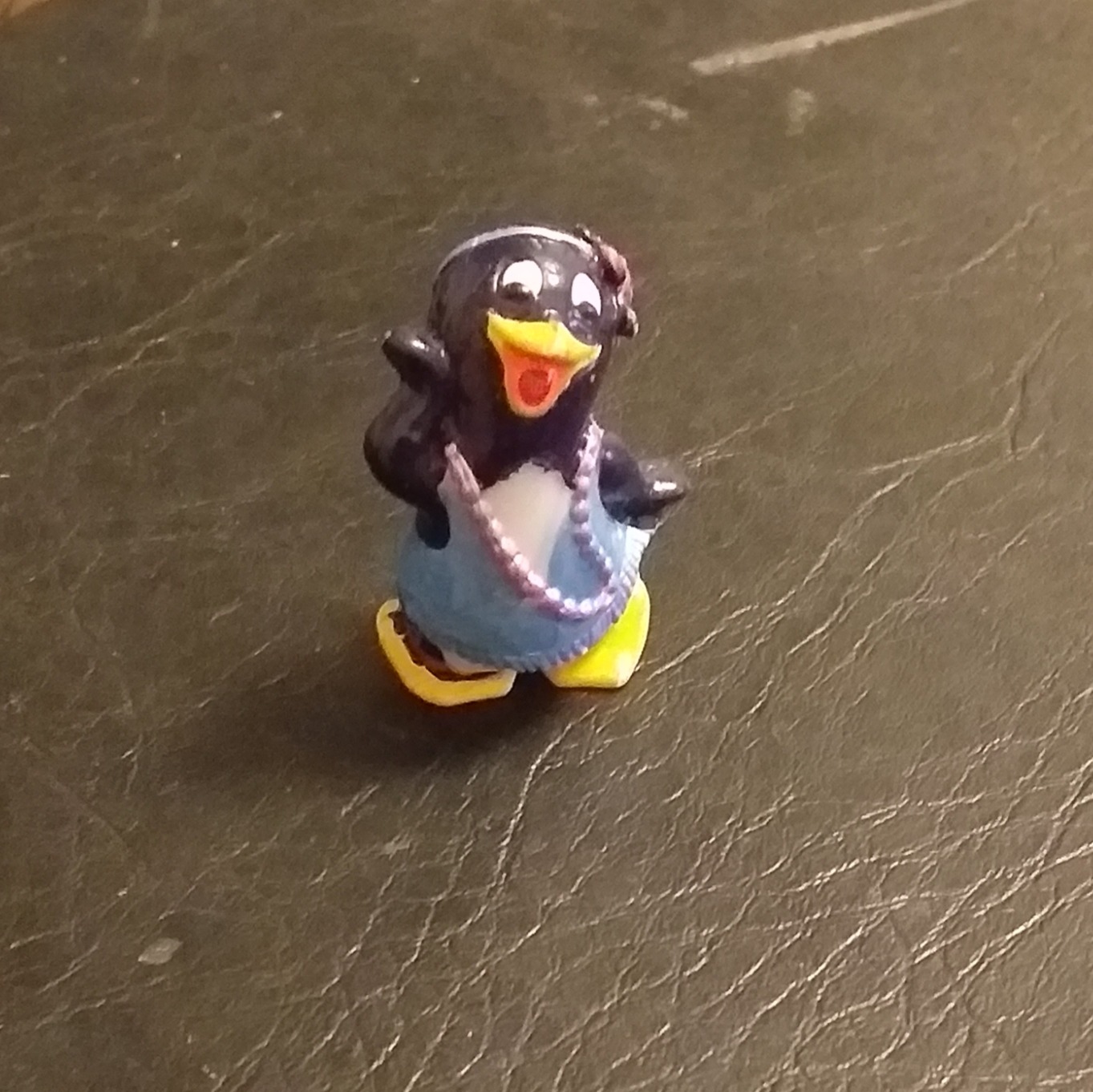 اسباب بازی تخم مرغ شانسی کیندر