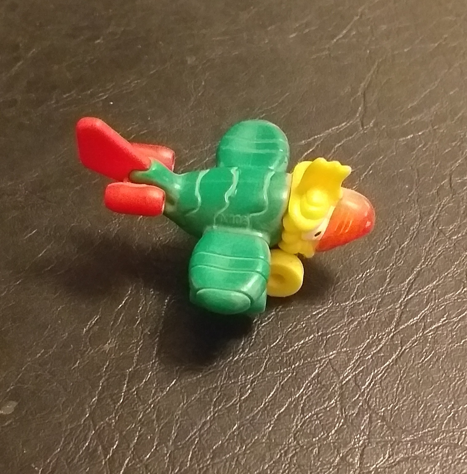 اسباب بازی تخم مرغ شانسی کیندر