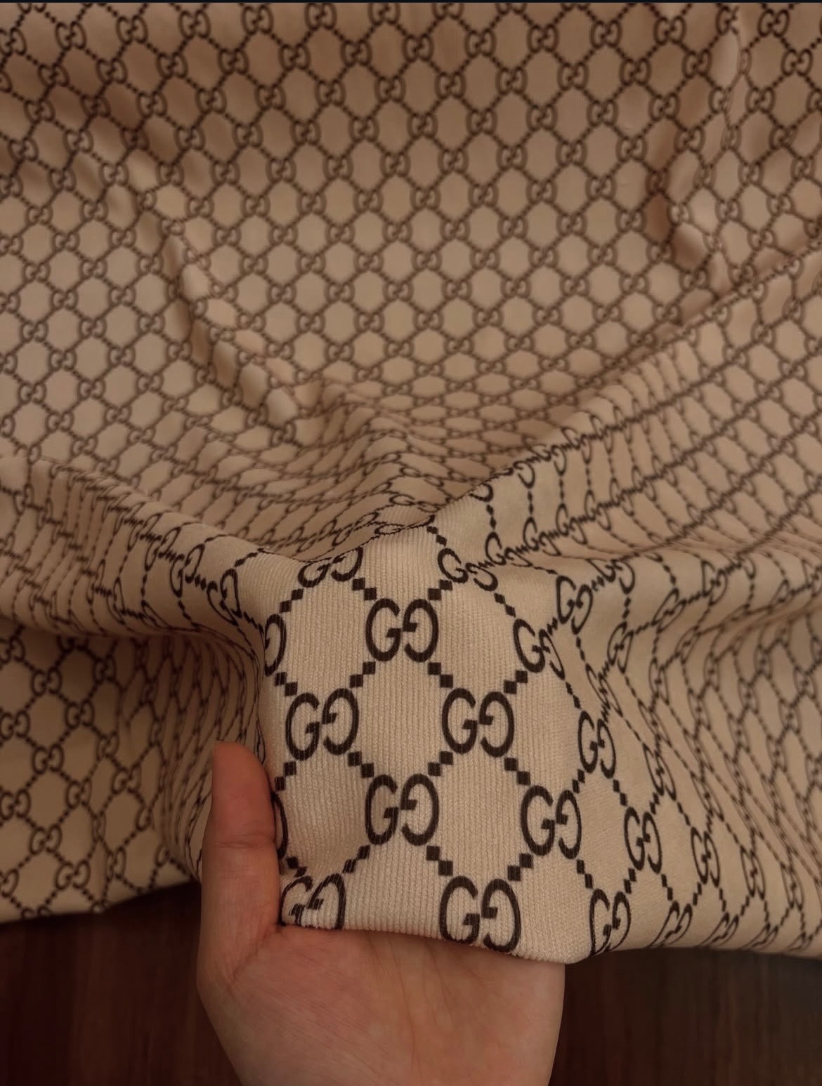 پارچه مخمل کبریتی طرح مارک