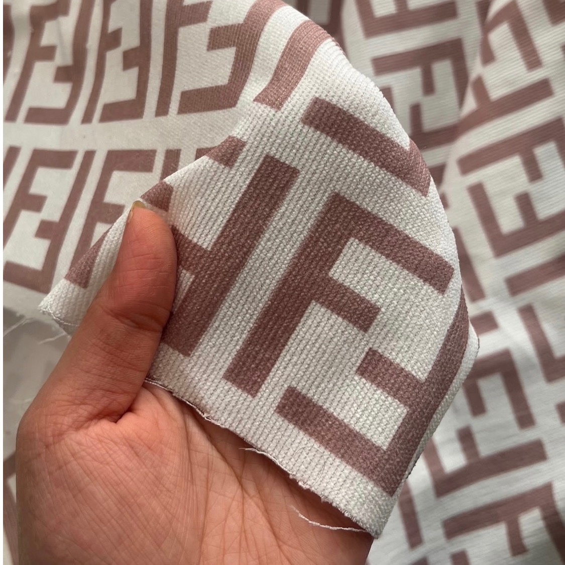 1 متر مخمل کبریتی فندی