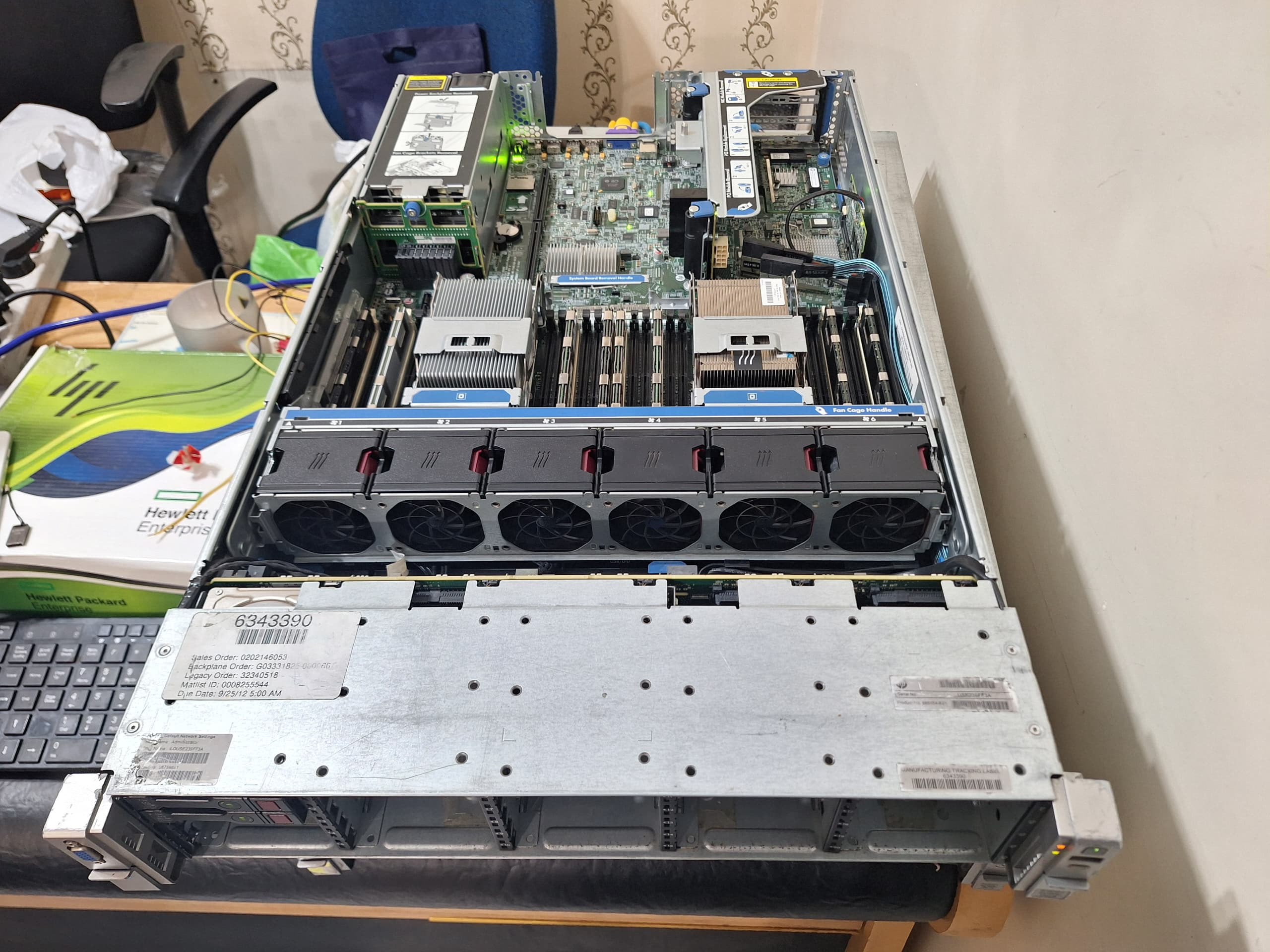 سرور قدرتمند HP DL380 G8 25SFF با20هسته و32GBرم
