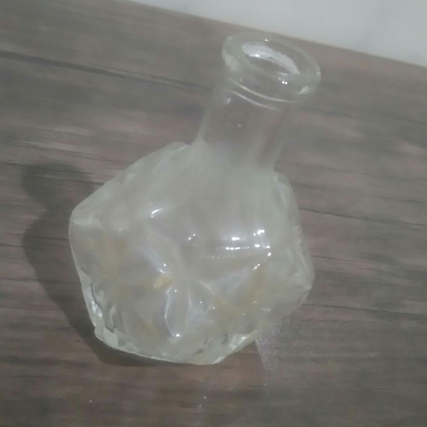 ظرف شیشه ای قدیمی احتمالا عطر دان