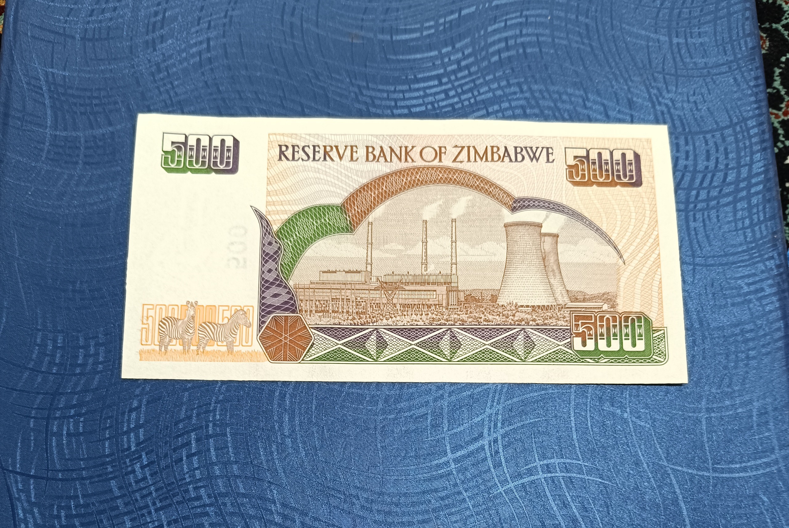 تک بانکی 500 دلار زیمباوه زیبا