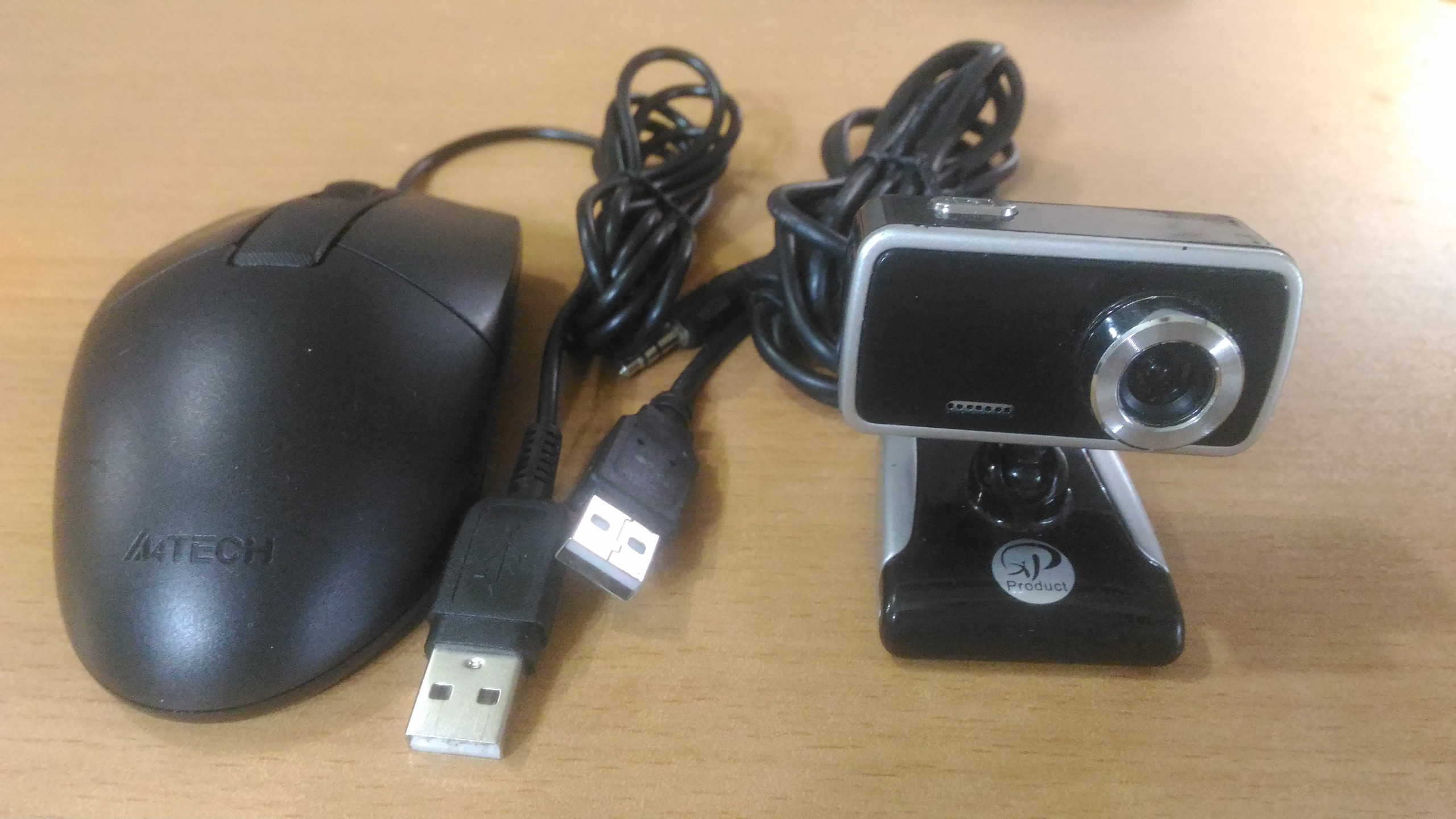 دو عدد وبکم  و ماوس A4TECH