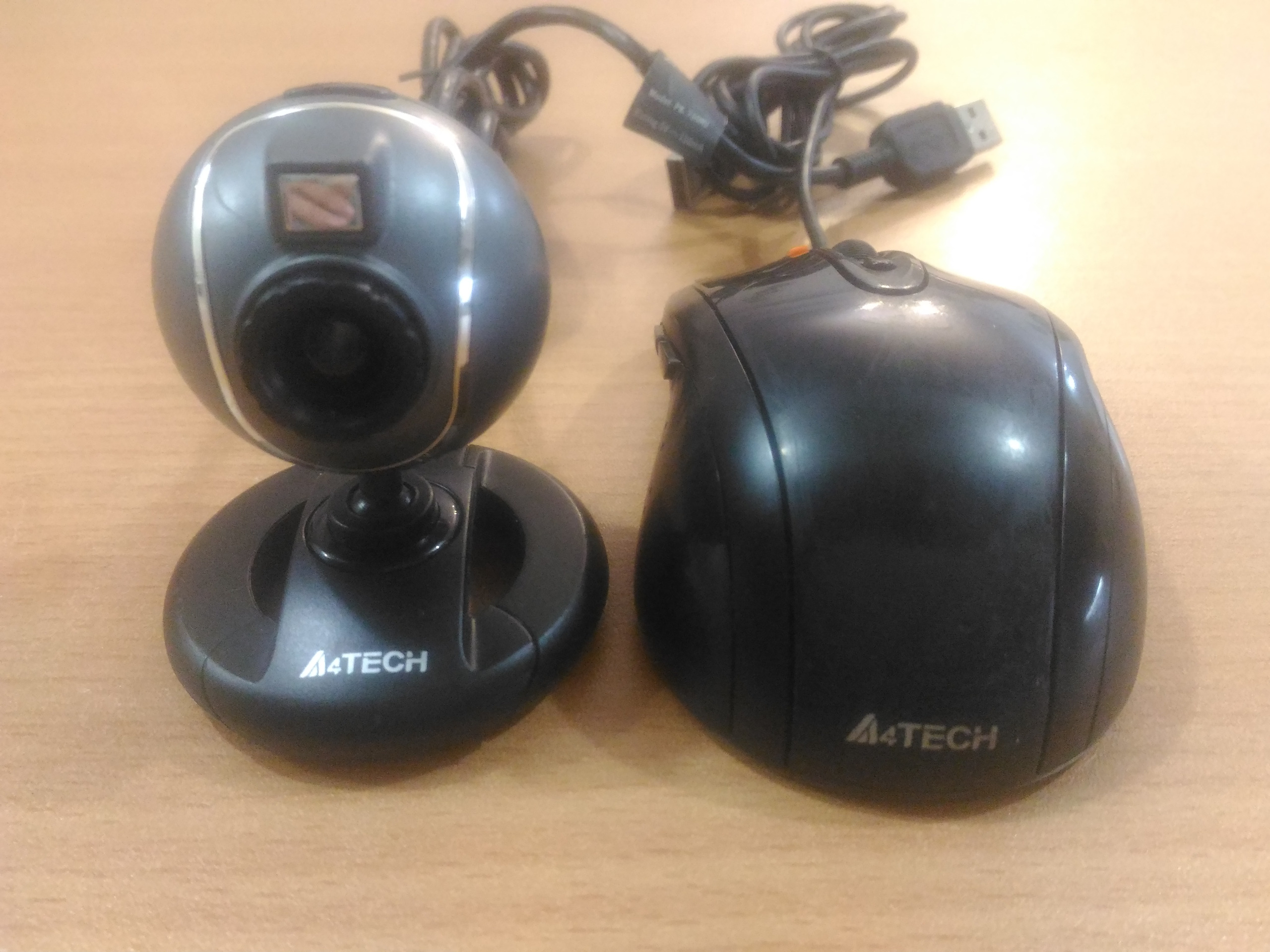 دو عدد وبکم  و ماوس  A4TECH
