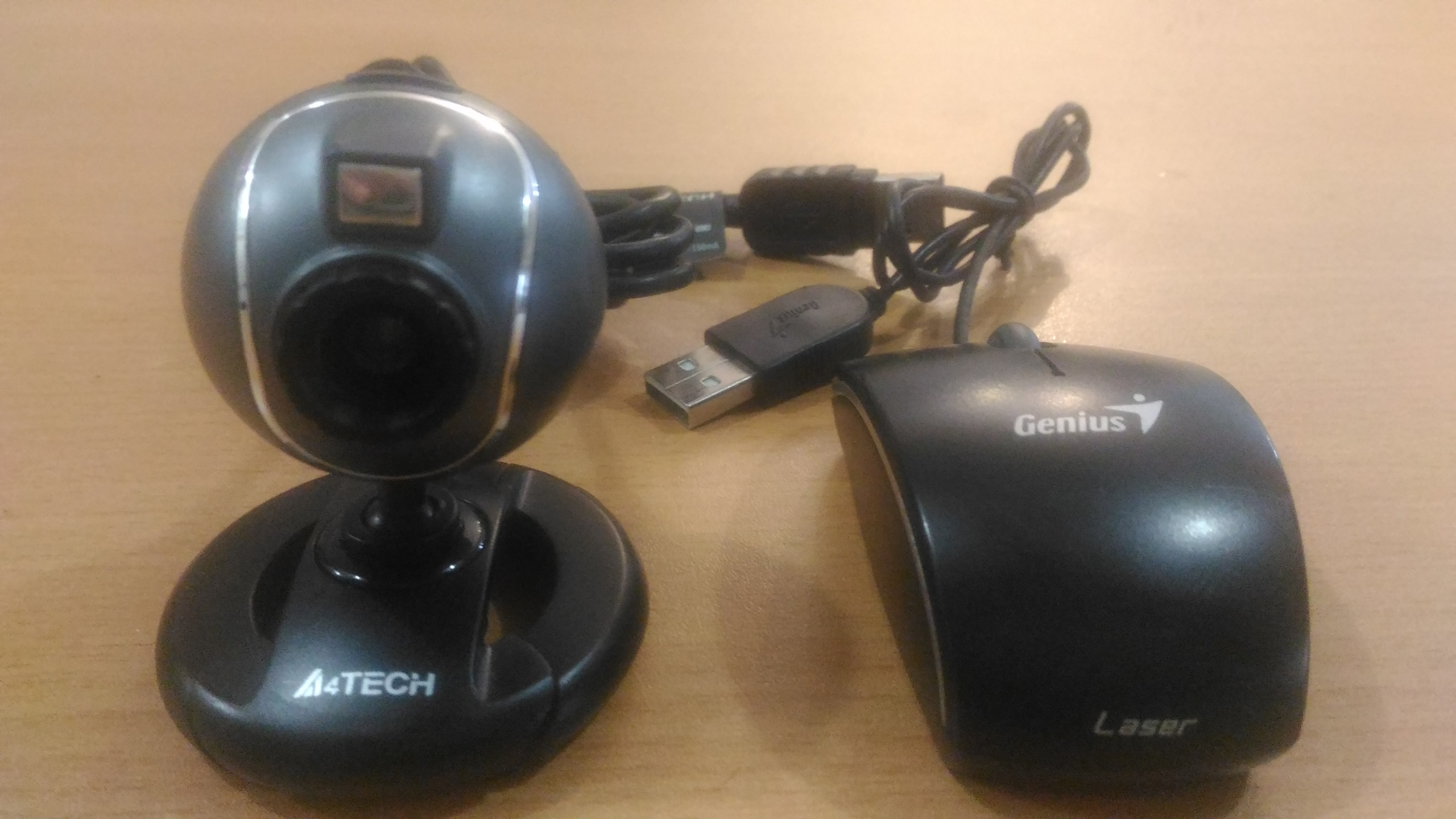 دو عدد وبکم A4TECH و ماوس لیزر Genius اورجینال