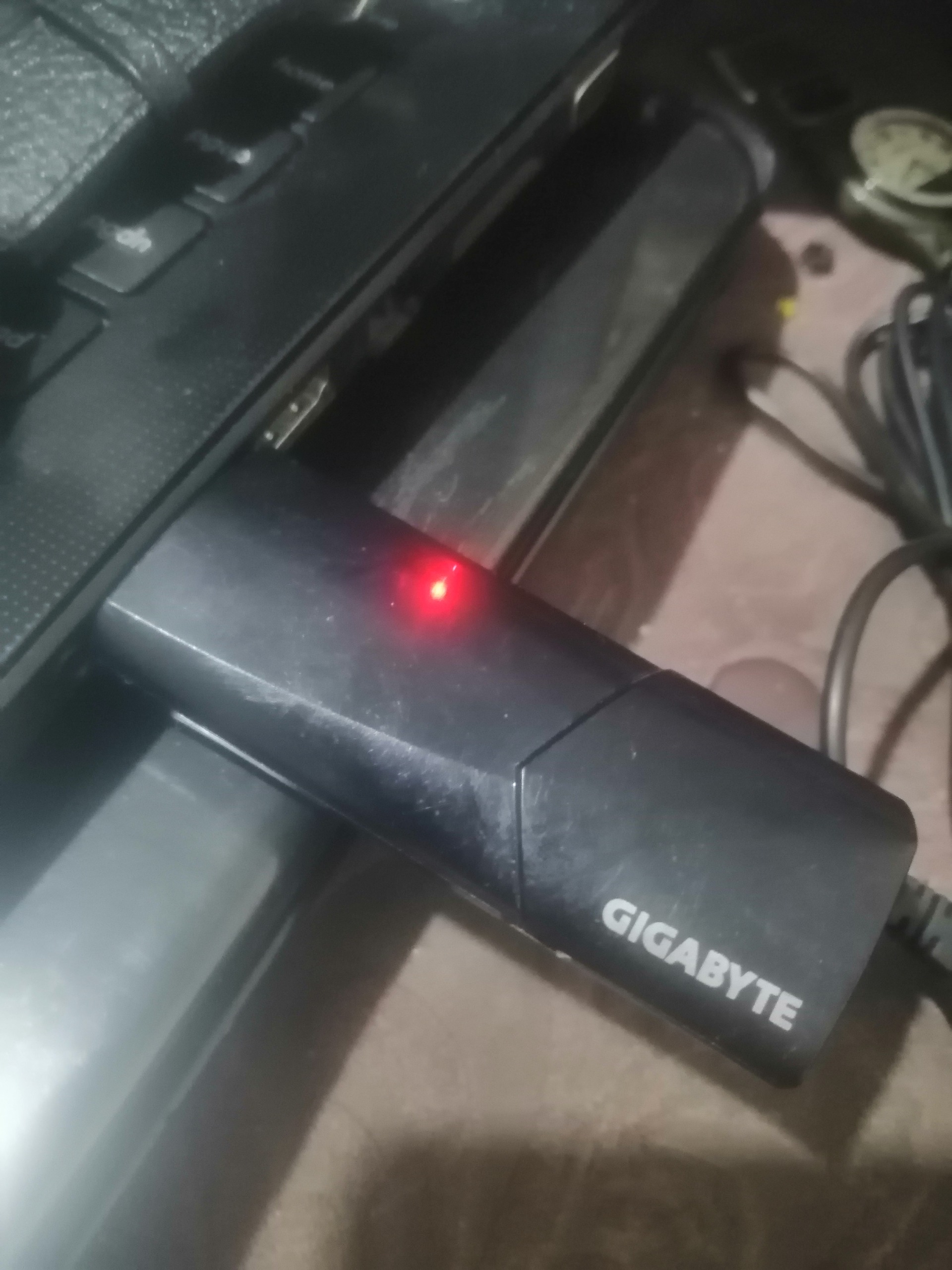 گیرنده جیبی دیجیتال مدل GIGABYTE U8300