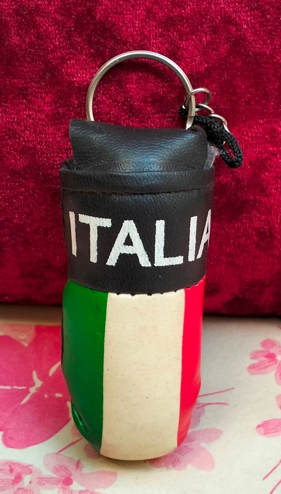 جاکلیدی چرمی قدیمی دستکش بوکس