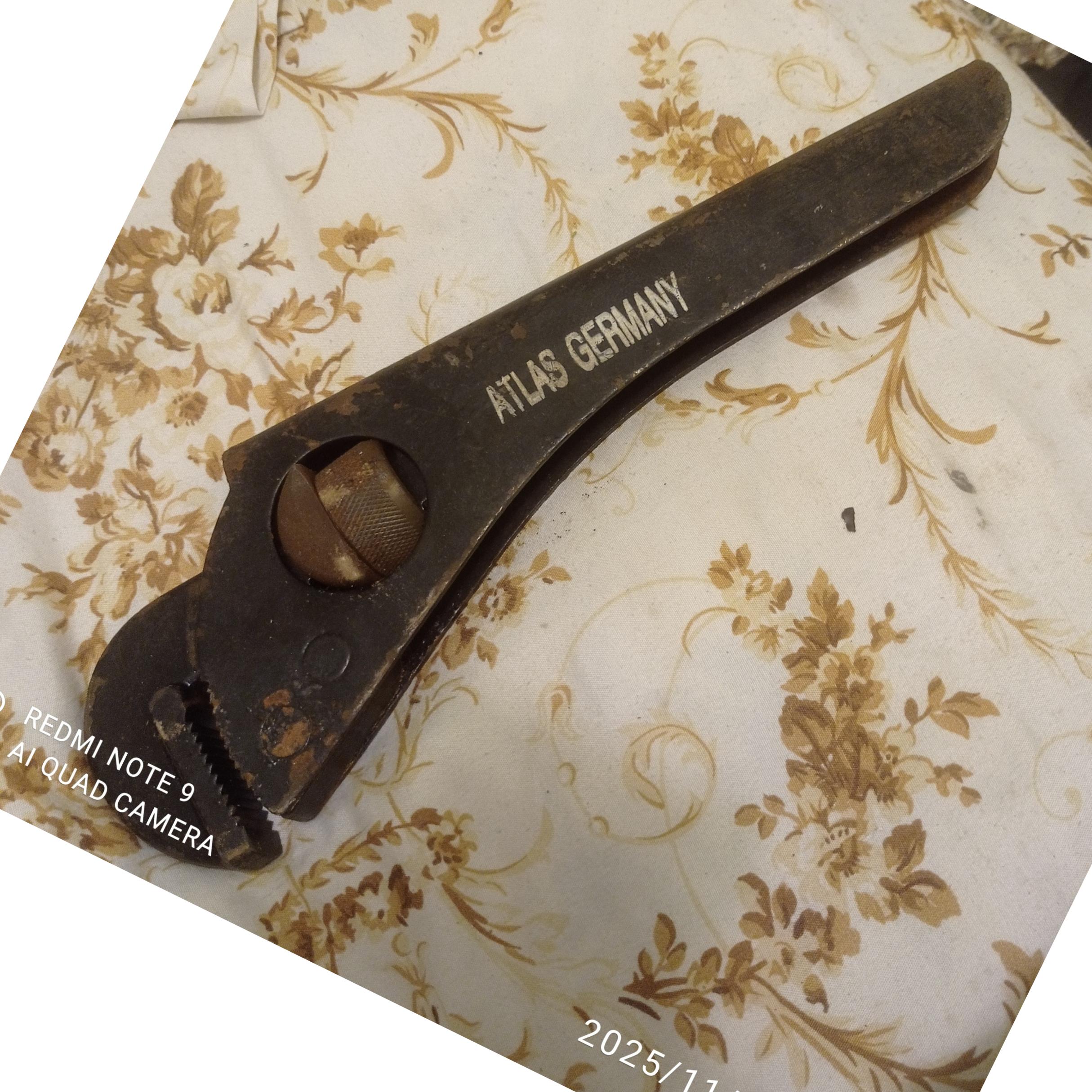 آچار شلاقی و فرانسه به فروش می رسد