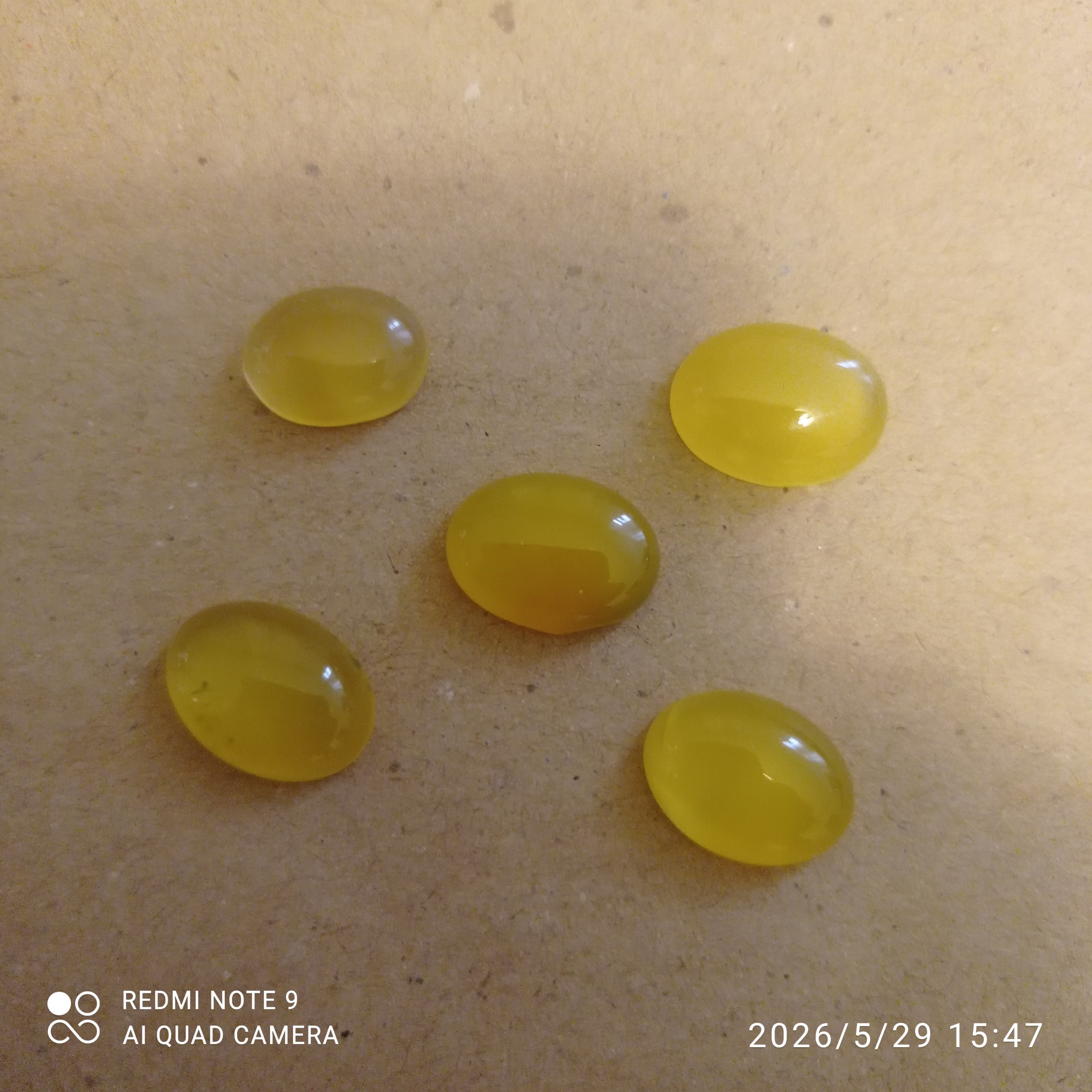 تعداد 5عدد نگین شرف زرد خوش رنگ فروشی