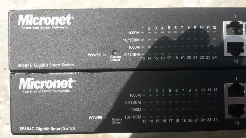 یک دستگاه سوییچ 24 پورت گیگابیتی