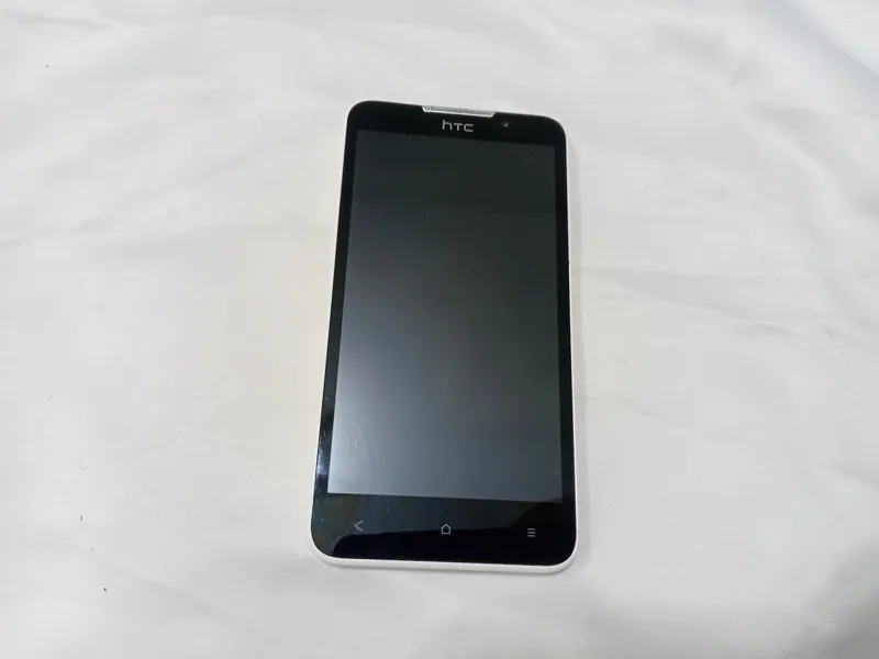 گوشی قدیمی HTC D516W ظاهر تمیز خاموش بدون ضمانت