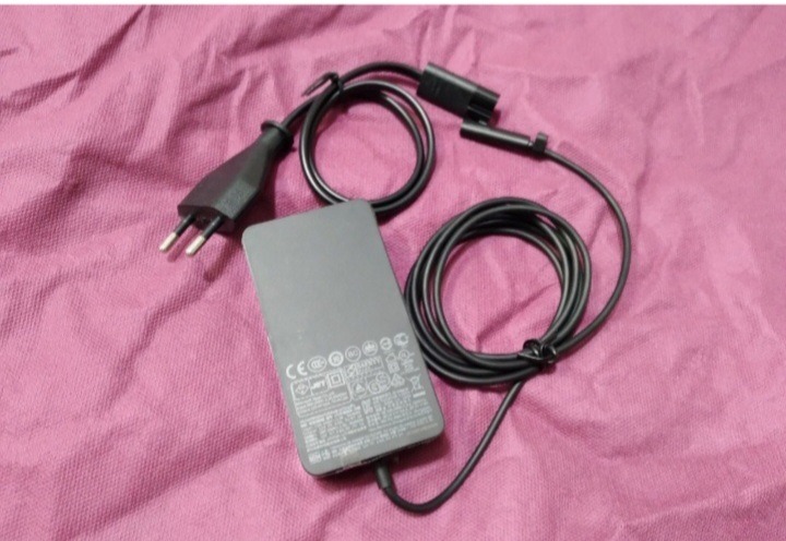 شارژر 48v کد GL11 مایکروسافت Surface PRO2 12V 36A
