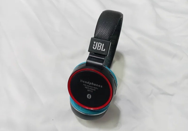 هدفون بلوتوثی JBL نیاز به سرویس