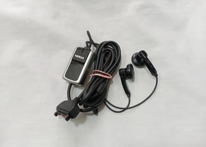 هندزفری سوکتی قدیمی کلکسیونی گوشی نوکیا