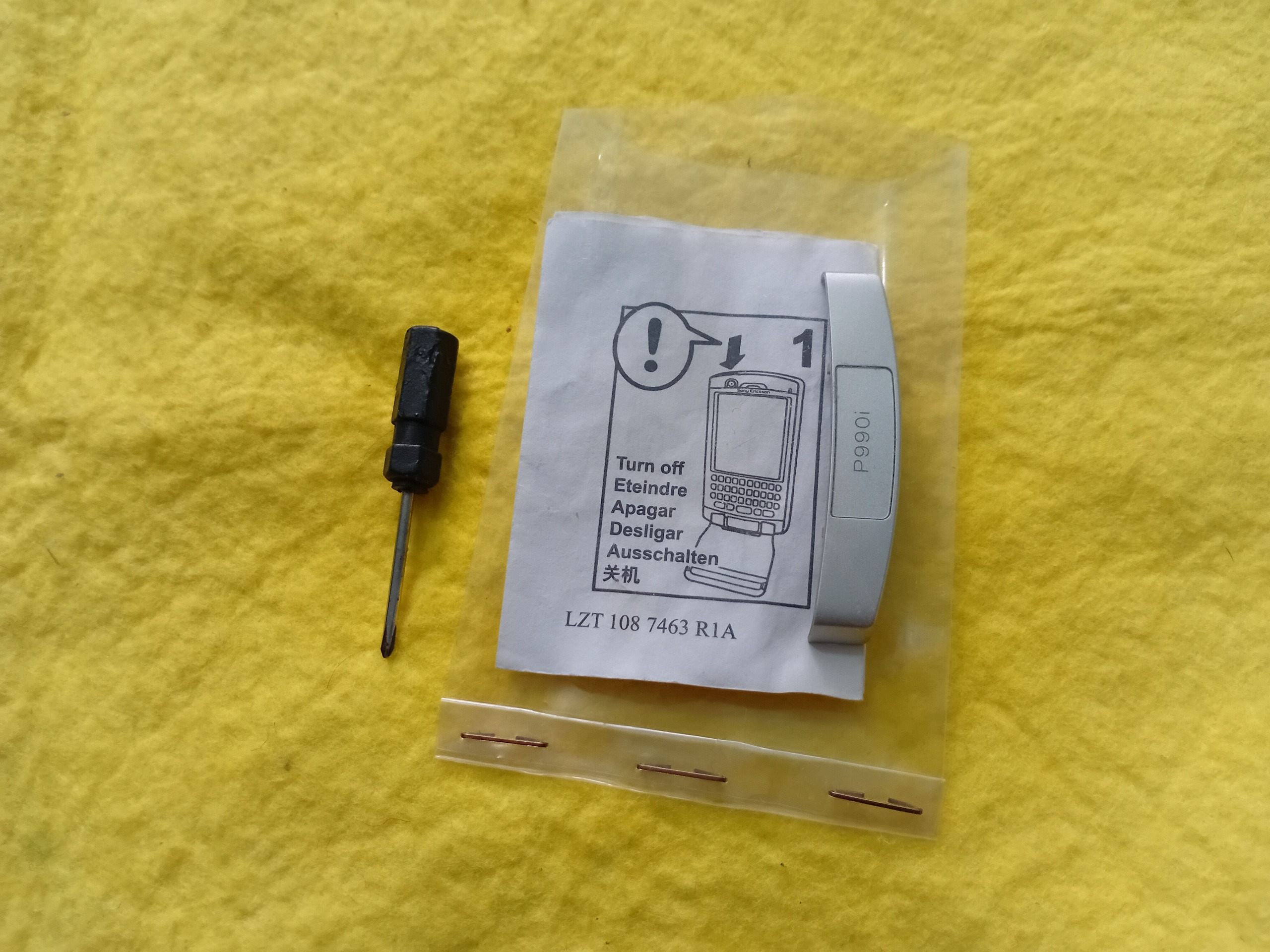 درب صفحه کلید و پیچ گوشتی اصل گوشی P990