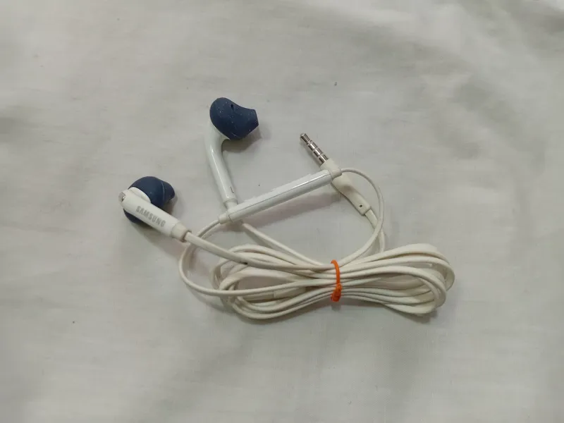 هندزفری فابریکی داخل جعبه  گوشی سامسونگ