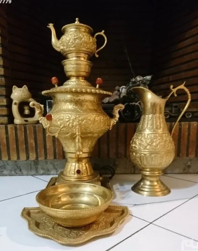 سماور برنجی قلمزن آب طلا /استاد اکبر عباسی /قدیمی